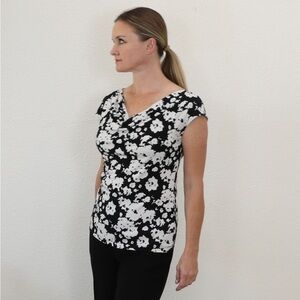 Liz Claiborne black and white patterned drape neck top. Cap sleeves. Small